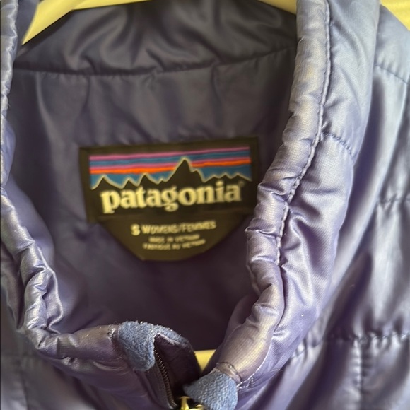 Patagonia lobelia color Insulated Jacket. - Picture 2 of 4